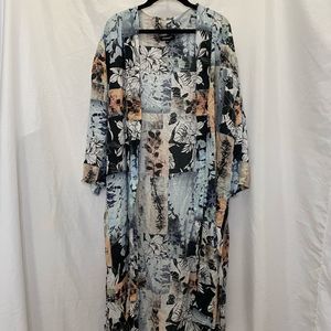 Tolani stunning colorful floral duster outer layer or swimsuit coverup one size